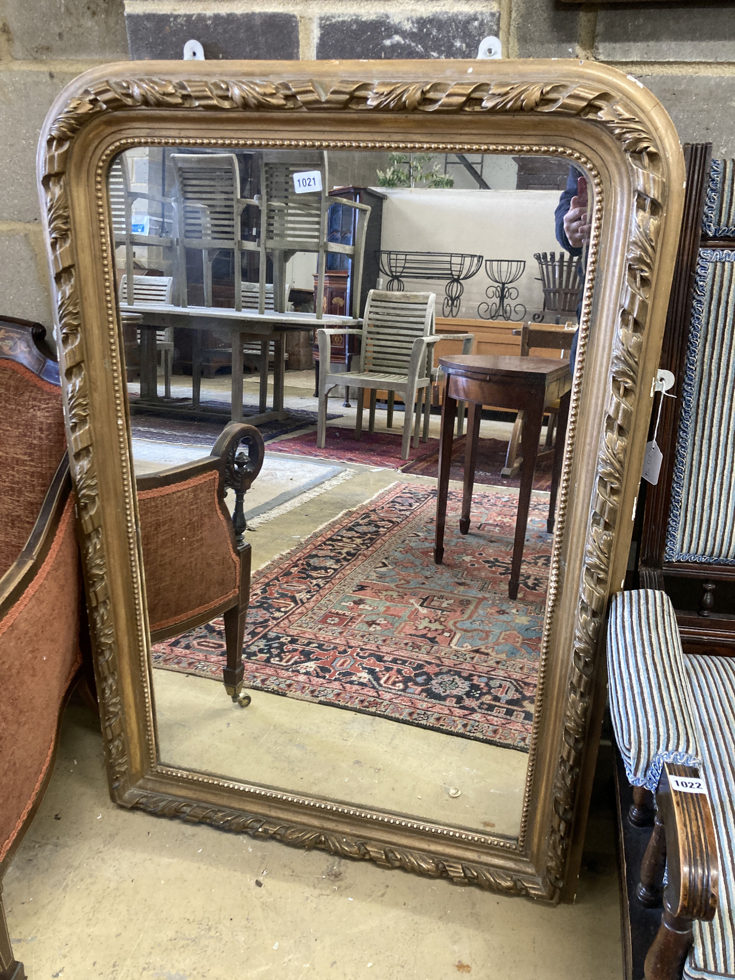 A Victorian arched giltwood overmantel mirror, width 80cm, height 118cm